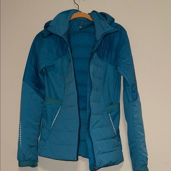 Lululemon Down for it All Jacket in Teal - Picture 1 of 4